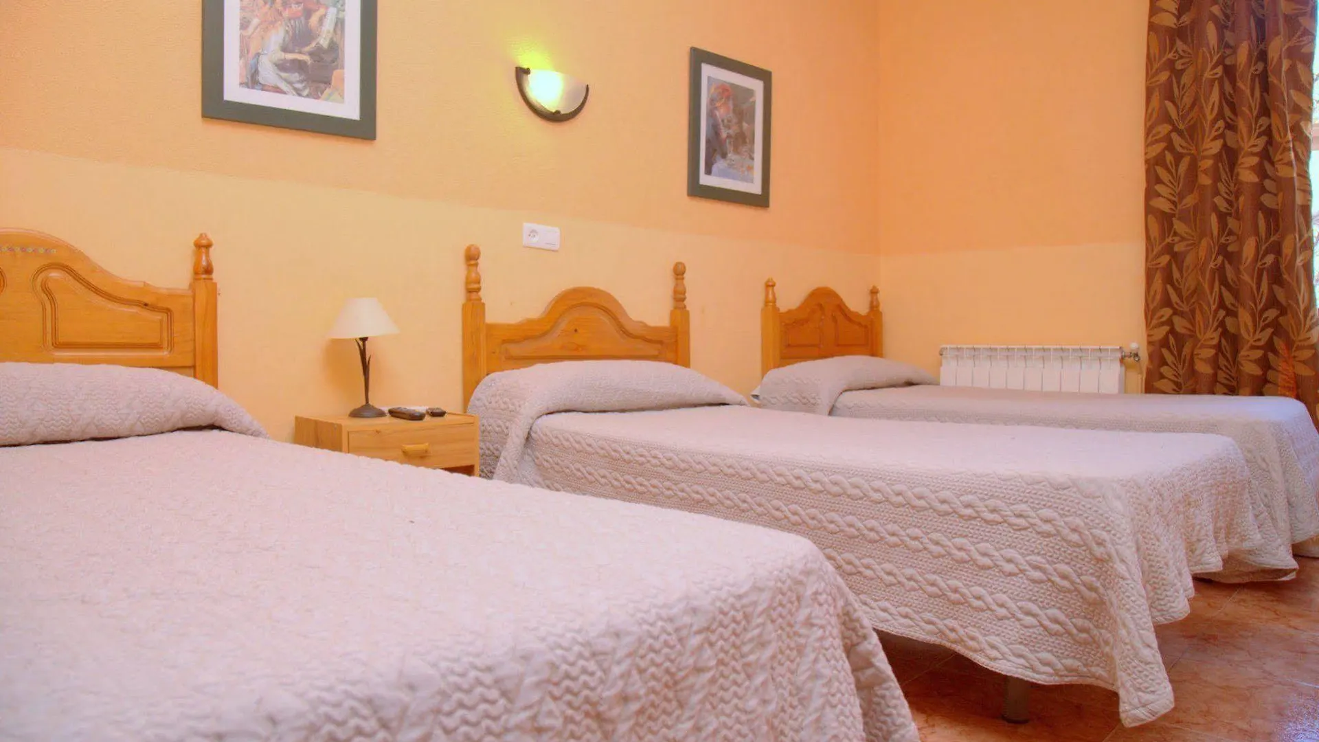 Pension Los Montes Granada 2*,  Spain
