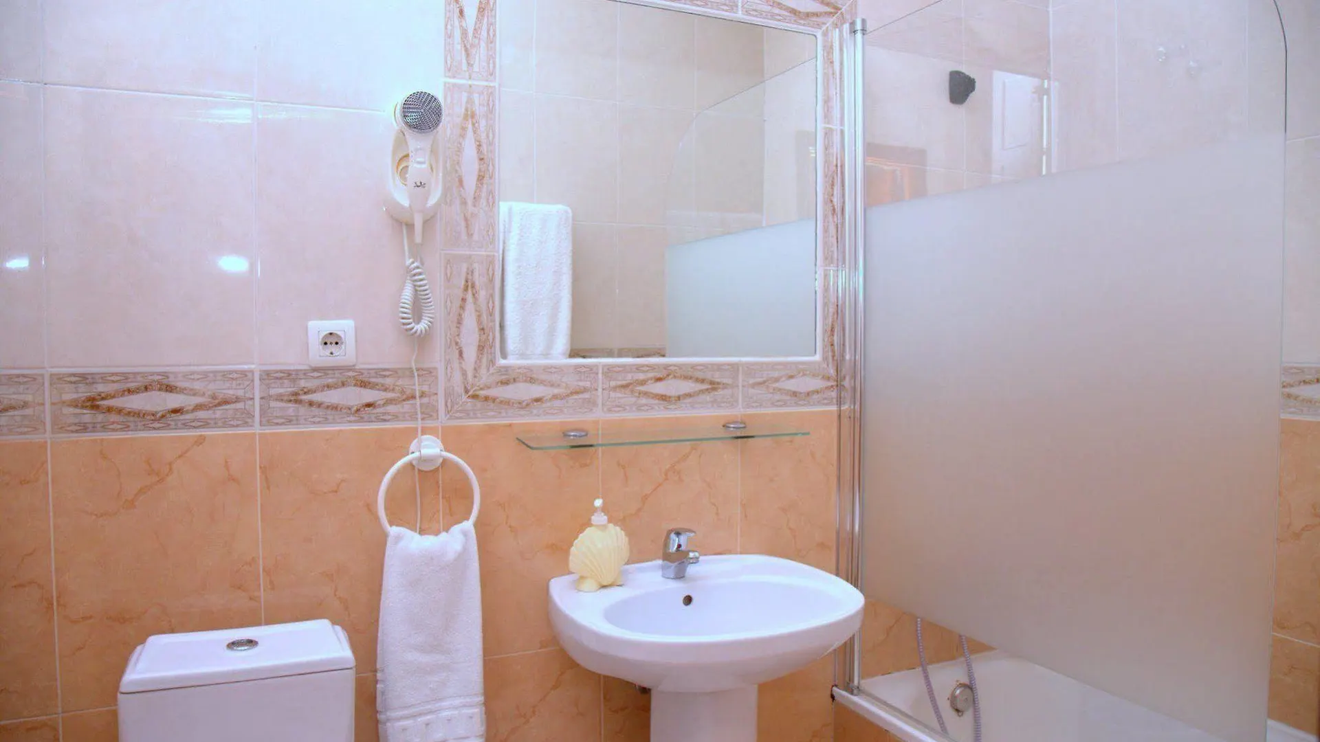 Pension Los Montes Granada 2*,