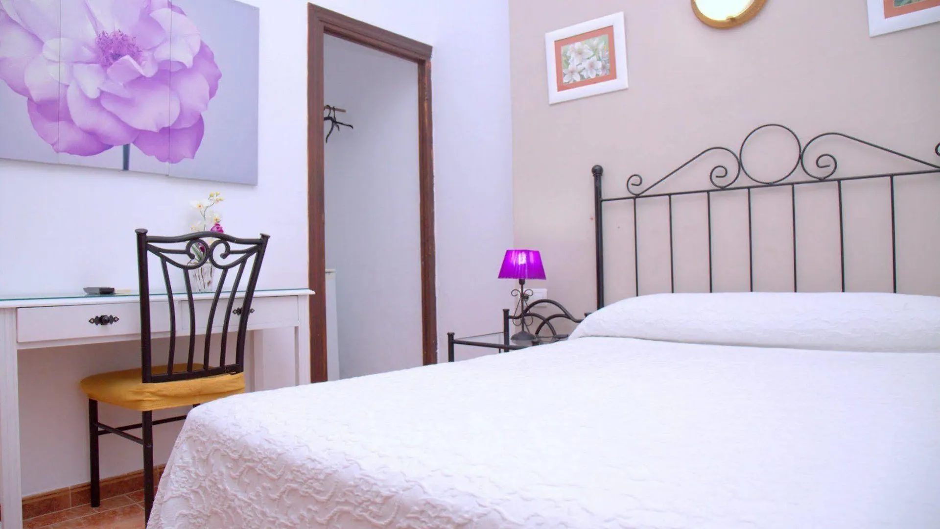 Pension Los Montes Granada Hotel